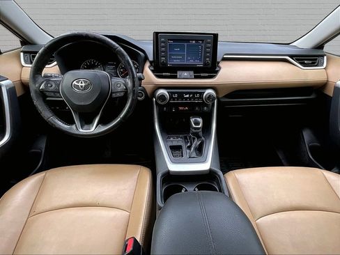 Used 2020 Toyota RAV4 XLE Premium FWD image 7