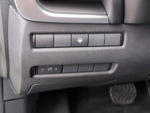 Used 2023 Nissan Rogue SV AWD/4WD image 16