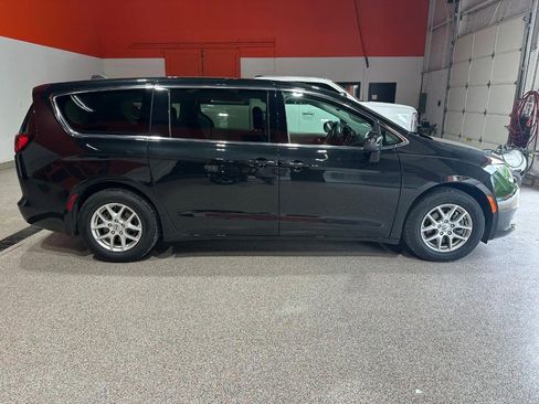 Used 2023 Chrysler Voyager LX FWD image 2