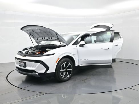 Used 2025 Chevrolet Equinox EV LT w/ Convenience Package image 31