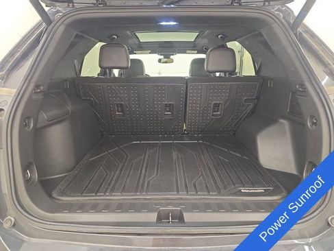 Used 2022 Chevrolet Equinox Premier AWD/4WD image 17