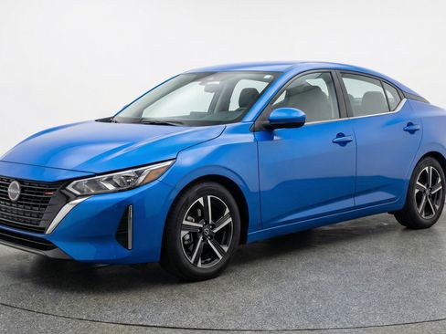 Used 2025 Nissan Sentra SV image 3