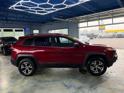 Used 2016 Jeep Cherokee Trailhawk w/ Leather Interior Group AWD/4WD image 12