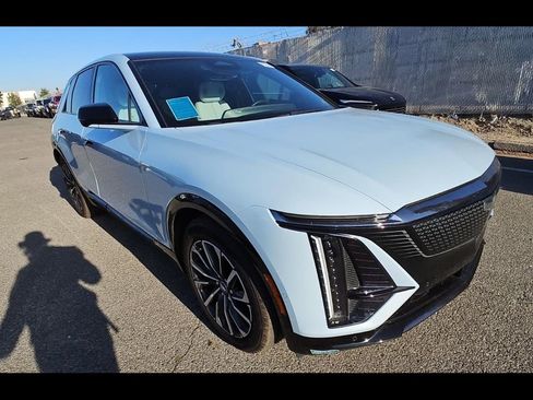 Used 2024 Cadillac Lyriq Sport RWD image 2