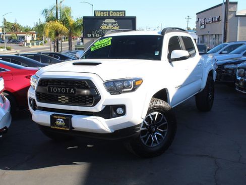 Used 2019 Toyota Tacoma TRD Sport w/ Technology Package RWD image 35