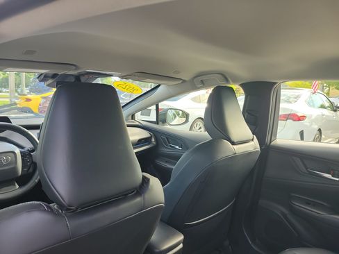 Certified 2025 Toyota Prius FWD image 14
