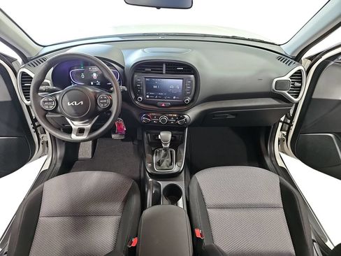 Certified 2025 Kia Soul LX w/ LX Technology Package FWD image 9