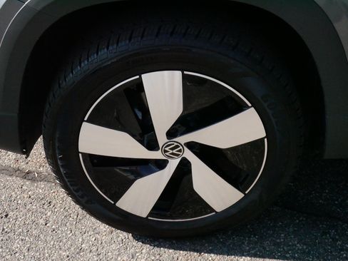 Certified 2025 Volkswagen Taos S AWD/4WD image 15