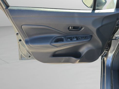 Used 2022 Nissan Versa S FWD image 17