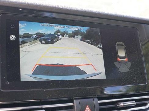 Certified 2022 Kia Niro EX Premium FWD image 11