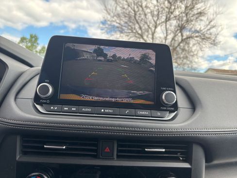Used 2025 Nissan Rogue SV FWD image 24