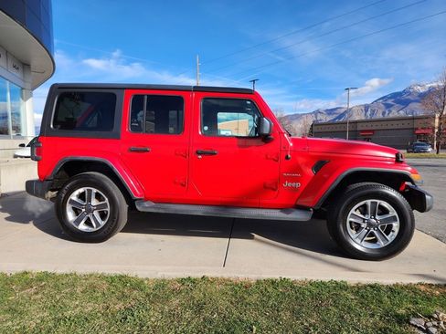 Used 2020 Jeep Wrangler Unlimited Sahara image 4