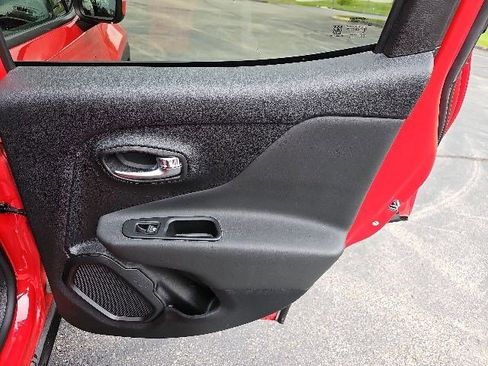 Used 2020 Jeep Renegade Altitude AWD/4WD image 16