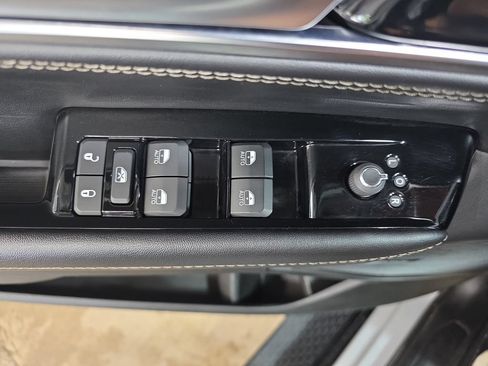 Used 2024 Jeep Wagoneer Series II AWD/4WD image 30