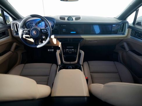 Used 2024 Porsche Cayenne S image 48