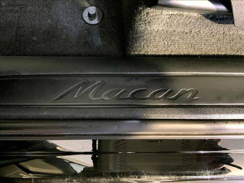 Certified 2024 Porsche Macan image 19