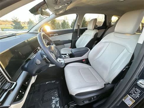 Used 2023 Kia Sportage EX image 18