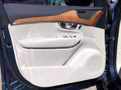 Used 2022 Volvo XC90 T6 Momentum w/ Advanced Package image 22