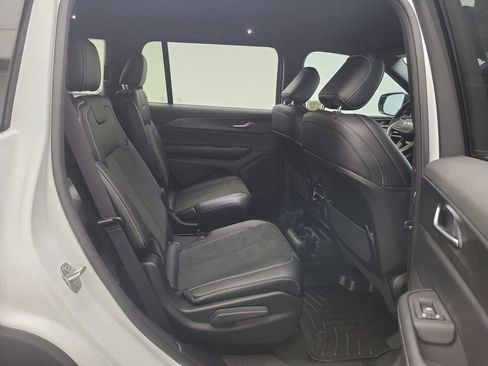 Used 2025 Jeep Grand Cherokee L Laredo image 24