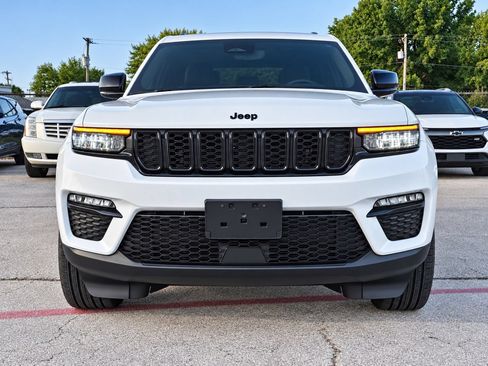 Used 2024 Jeep Grand Cherokee Limited w/ Black Appearance Package AWD/4WD image 2
