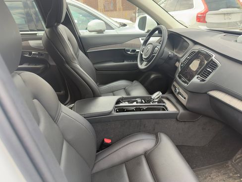 Certified 2023 Volvo XC90 B6 Ultimate w/ Lounge Package image 21