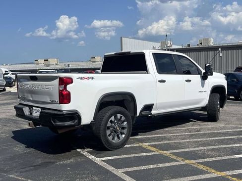 Used 2022 Chevrolet Silverado 2500 Custom w/ Custom Value Package AWD/4WD image 3