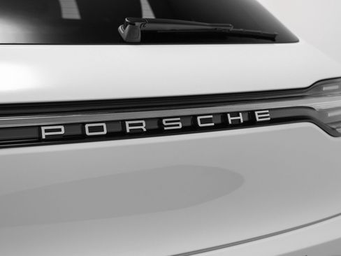 Certified 2026 Porsche Macan AWD/4WD image 17