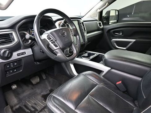 Used 2018 Nissan Titan PRO-4X w/ Pro-4x Convenience Package image 12