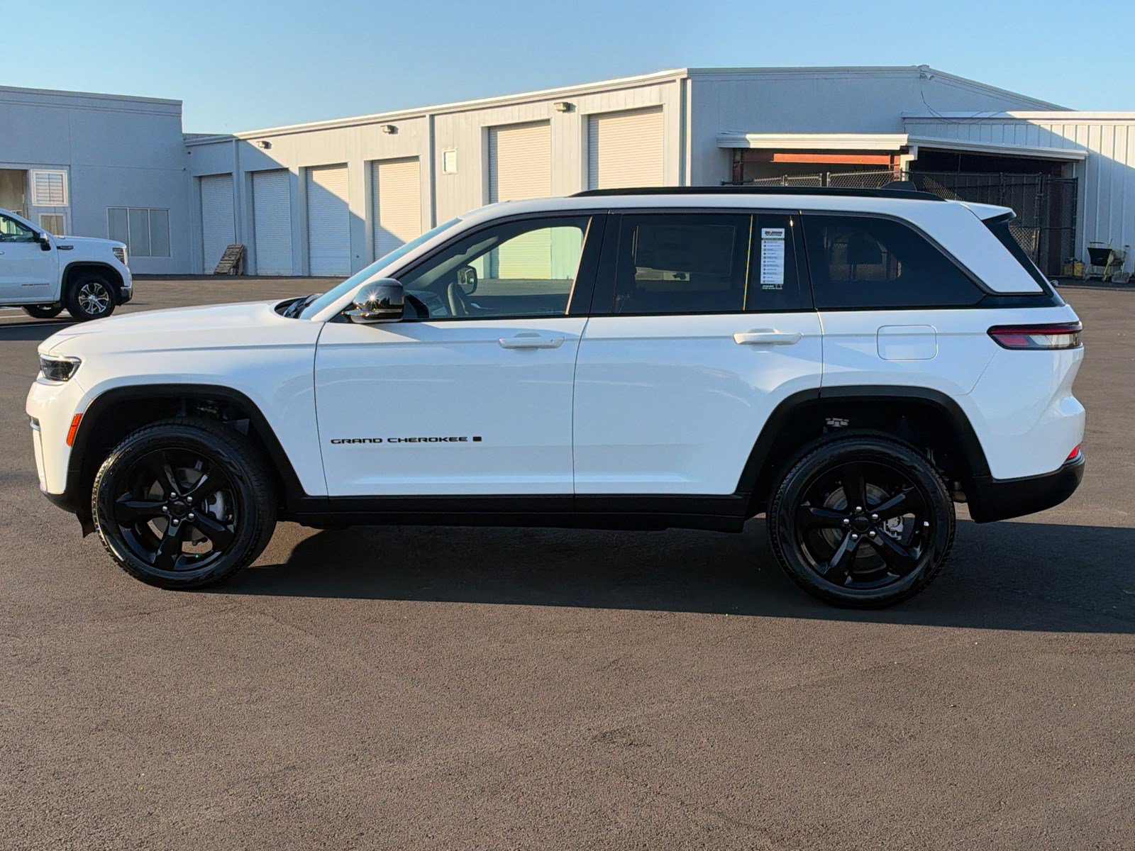 New 2026 Jeep Grand Cherokee Limited w/ Limited Altitude Package AWD/4WD image 8