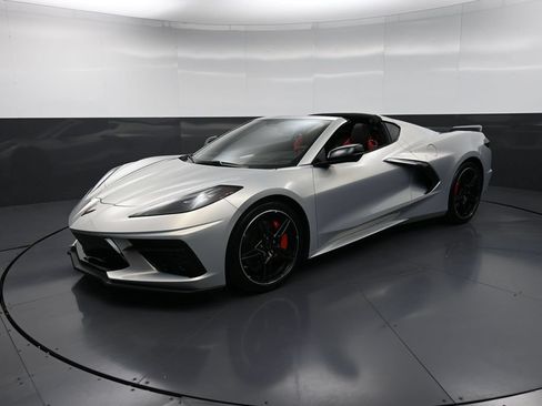 Used 2022 Chevrolet Corvette Stingray Preferred Cpe w/ Z51 Performance Package RWD image 31