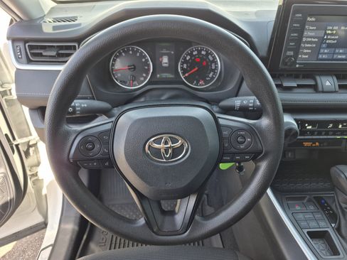 Certified 2021 Toyota RAV4 LE AWD/4WD image 9