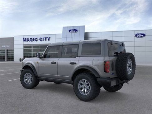 New 2025 Ford Bronco Badlands image 4