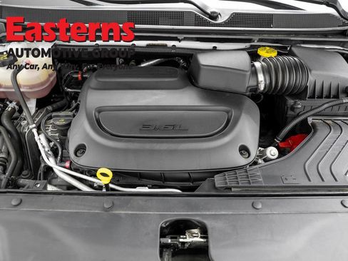 Used 2023 Chrysler Pacifica Touring-L FWD image 7