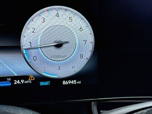 Used 2023 Hyundai Elantra Limited FWD image 8