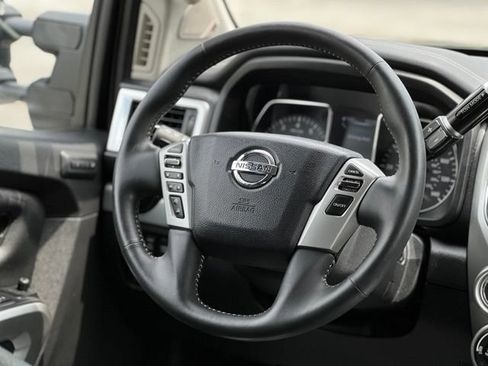 Used 2018 Nissan Titan PRO-4X AWD/4WD image 28