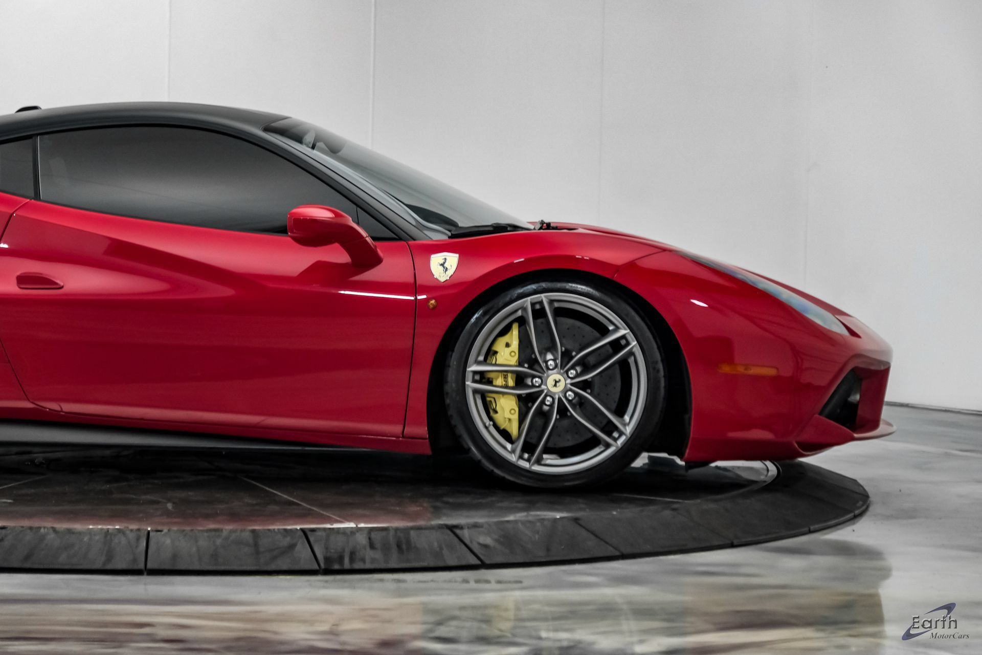 Used 2017 Ferrari 488 GTB RWD image 28