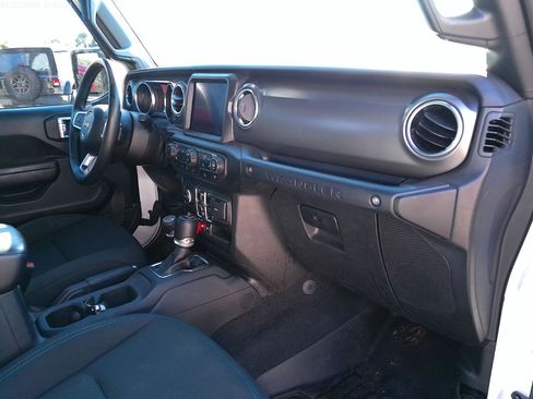 Used 2023 Jeep Wrangler Unlimited Rubicon 4xe w/ Cold Weather Group AWD/4WD image 8