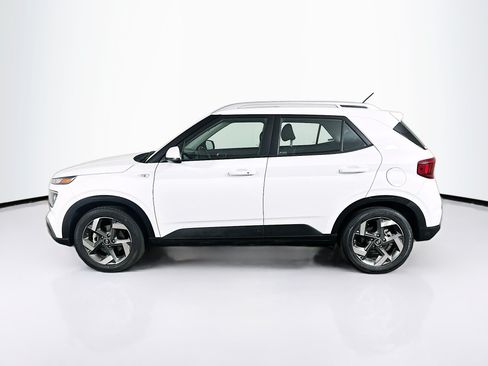 Used 2025 Hyundai Venue SEL FWD image 4