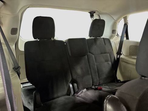 Used 2018 Dodge Grand Caravan SE FWD image 19