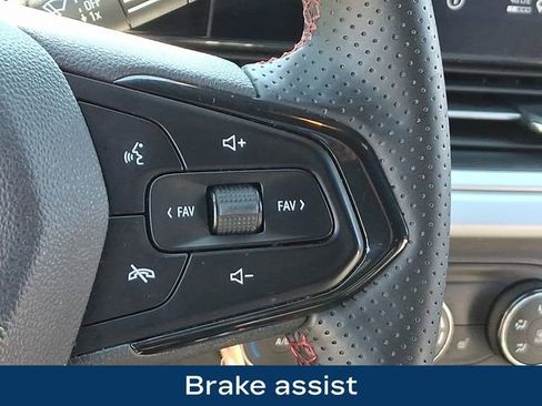 Used 2024 Chevrolet Trax RS FWD image 8