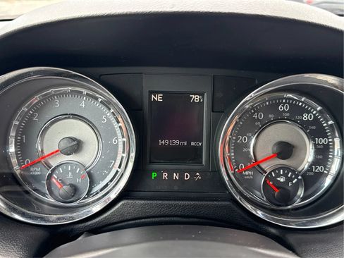 Used 2012 Chrysler Town & Country Touring-L w/ Entertainment Group #2 FWD image 16