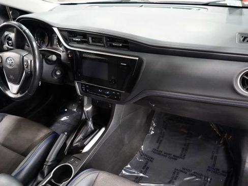 Used 2017 Toyota Corolla SE w/ Carpet Mat Package (TMS) FWD image 27