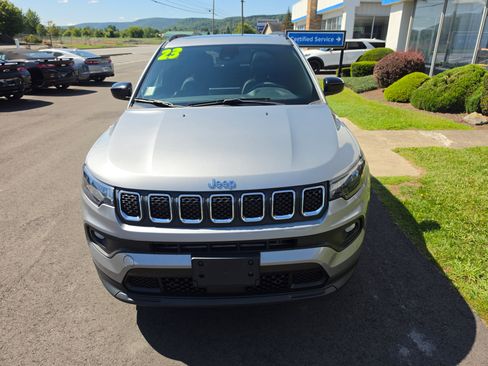 Used 2023 Jeep Compass Latitude w/ Sun and Sound Group AWD/4WD image 9