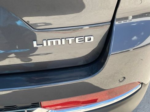 Used 2024 Jeep Grand Cherokee Limited w/ Luxury Tech Group II image 6