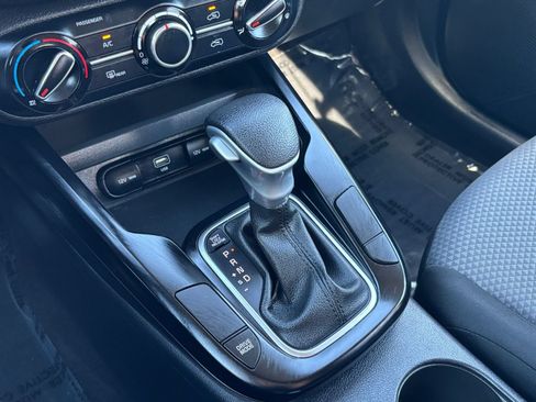 Used 2025 Kia Soul LX w/ LX Technology Package FWD image 41
