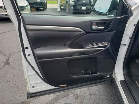 Used 2019 Toyota Highlander SE AWD/4WD image 13