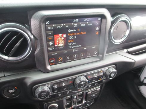 Used 2021 Jeep Wrangler Unlimited Sahara AWD/4WD image 25