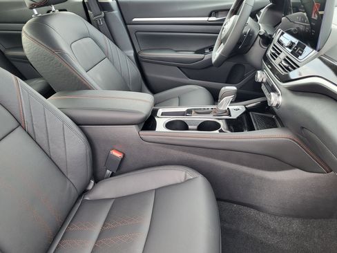 New 2025 Nissan Altima 2.5 SR image 9