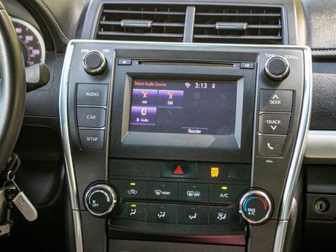 Used 2017 Toyota Camry SE FWD image 24