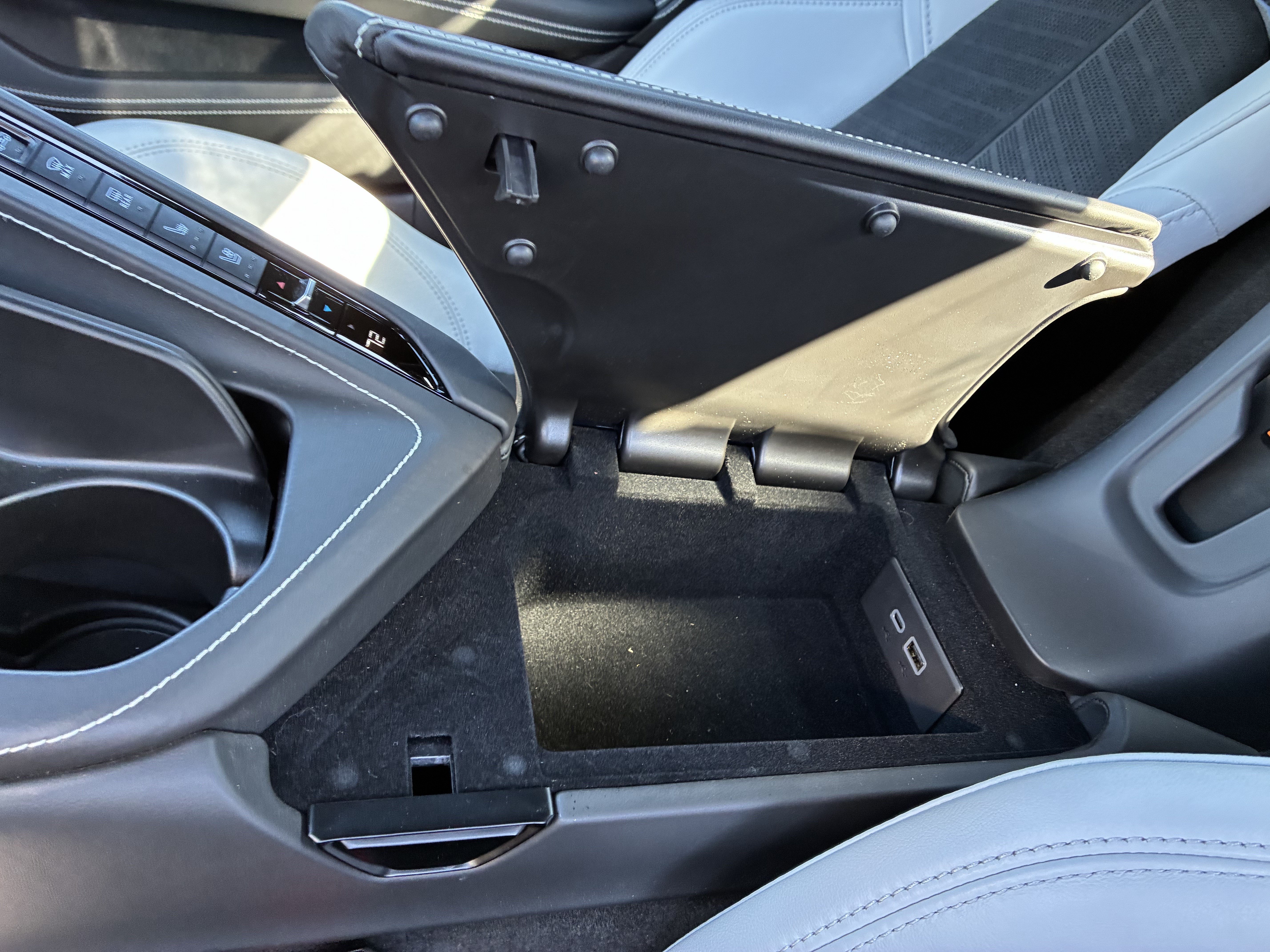 Used 2025 Chevrolet Corvette E-Ray AWD/4WD image 33